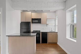 5718 N Winthrop Ave in Chicago, IL - Building Photo - Building Photo