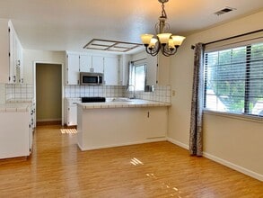 1250 Sawtooth Dr in Hollister, CA - Building Photo - Building Photo