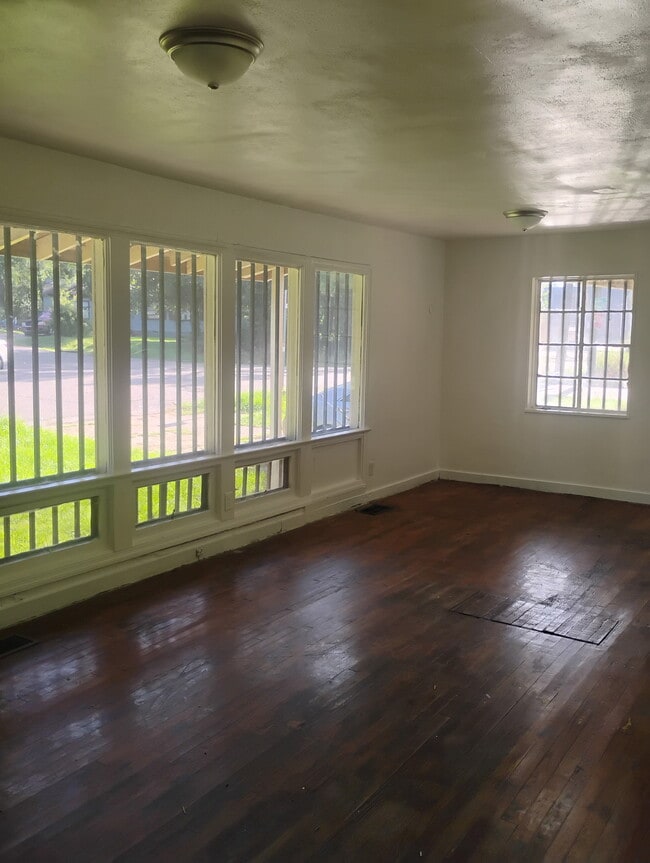 1105 W McDowell Rd in Jackson, MS - Building Photo - Building Photo