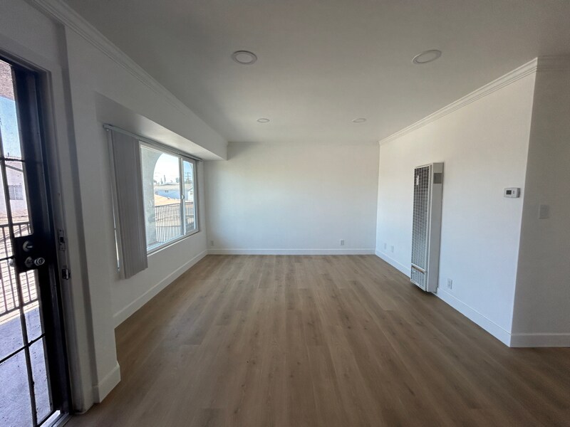 924 Gaviota Ave in Long Beach, CA - Foto de edificio