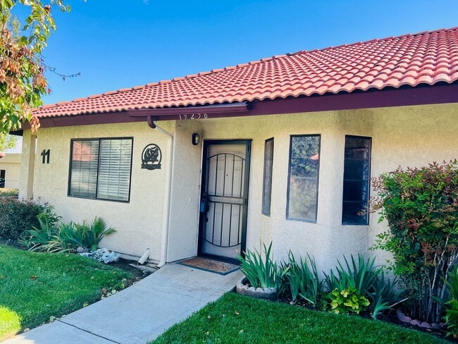 19256 Cottonwood Dr in Apple Valley, CA - Building Photo - Building Photo