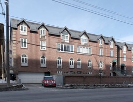 1252 King St W in Toronto, ON - Building Photo