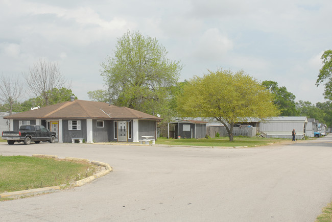 Cedar Bayou MHC in Baytown, TX - Building Photo - Building Photo