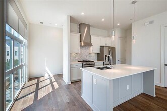 5202 Capitol Ave in Dallas, TX - Building Photo - Building Photo