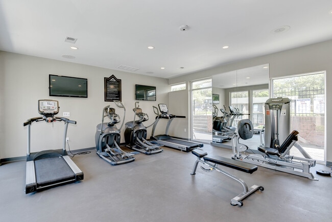 Hampton Manor Apartments & Townhomes