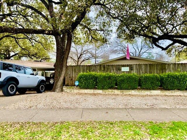 2414 S 5th St in Austin, TX - Foto de edificio