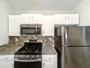 145 Waters Edge Dr in Locust Grove, GA - Building Photo - Building Photo