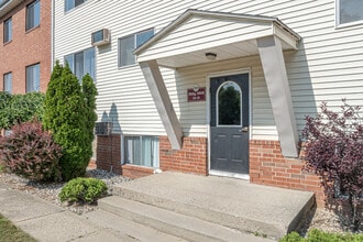 The Edge at 1815 - Student Housing in Mt. Pleasant, MI - Foto de edificio - Building Photo