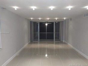 9400 Live Oak Pl-Unit -305 in Davie, FL - Building Photo - Building Photo