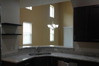 2212 Lennox Dale Ln in Brandon, FL - Building Photo - Building Photo