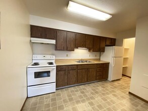 Autumn Grove Apartments in Mitchell, SD - Building Photo - Building Photo