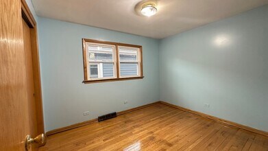 4819 W Winnemac Ave in Chicago, IL - Foto de edificio - Building Photo