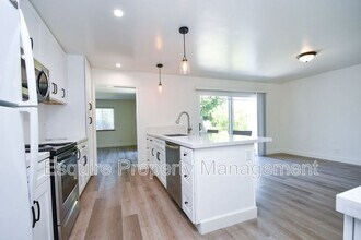 1709 Ciprian Ave in Camarillo, CA - Building Photo - Building Photo