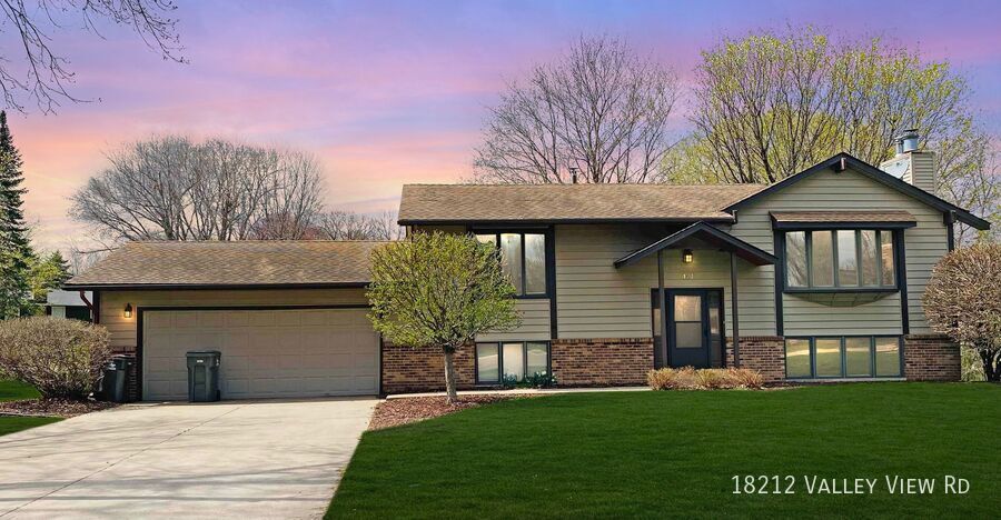 18212 Valley View Rd in Eden Prairie, MN - Building Photo