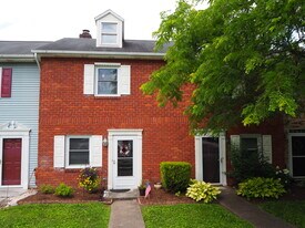 1105 Nanroc Dr in Mechanicsburg, PA - Building Photo