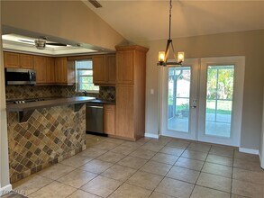 717 SE 10th Ave in Cape Coral, FL - Building Photo - Building Photo