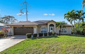 288 Madison Dr in Naples, FL - Building Photo