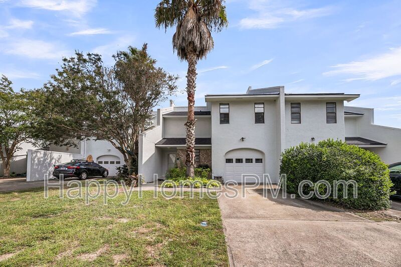 51 Meander Row in Charleston, SC - Building Photo