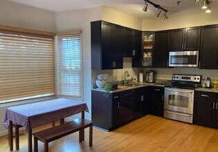 9703 Whitley Park Pl in Bethesda, MD - Foto de edificio - Building Photo