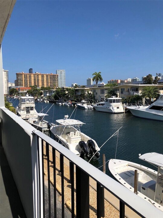 3642 NE 171 St in North Miami Beach, FL - Building Photo