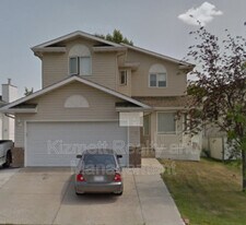 59 McLeod Crescent in Leduc, AB - Building Photo