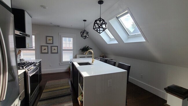 33 Pinckney St, Unit 3 in Somerville, MA - Building Photo - Building Photo