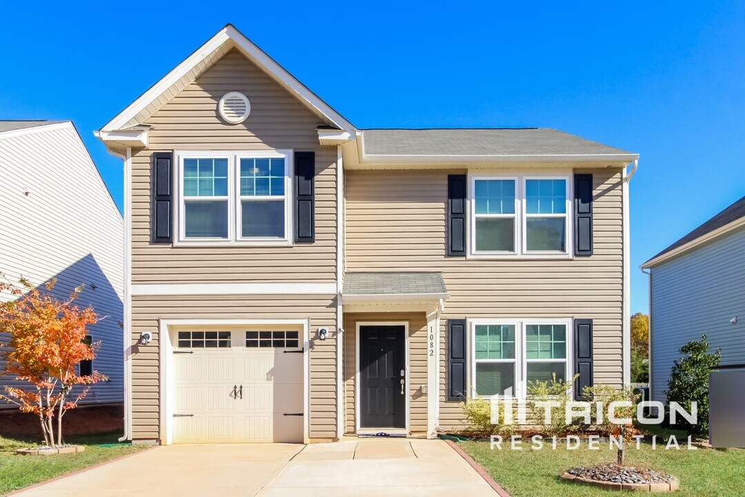 1082 Bitting Hall Cir in Rural Hall, NC - Building Photo