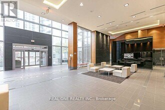 125 Village Green Square in Toronto, ON - Building Photo - Building Photo