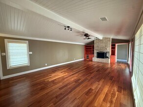 821 Laura Belle Dr in Kerrville, TX - Building Photo - Building Photo