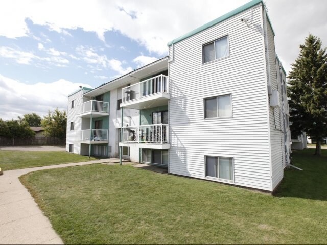 Tamaron Square in Prince Albert, SK - Building Photo