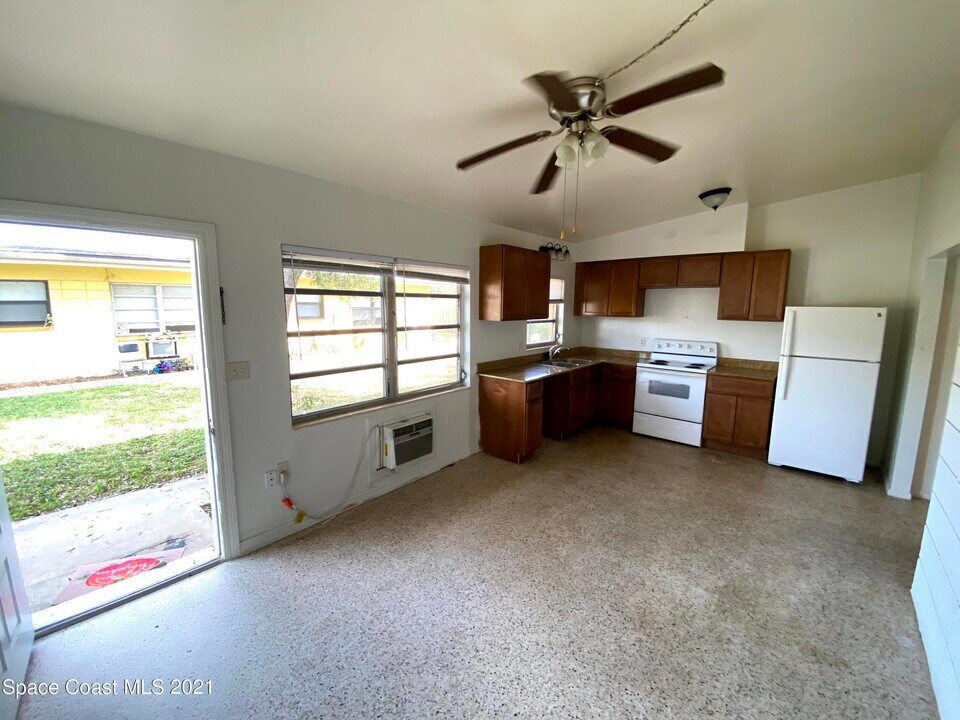 115 Pierce Ave in Cape Canaveral, FL - Building Photo