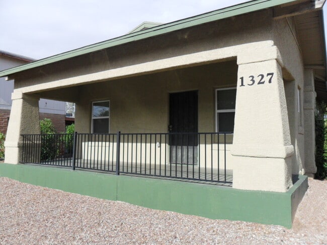 property at 1327 N Park Ave