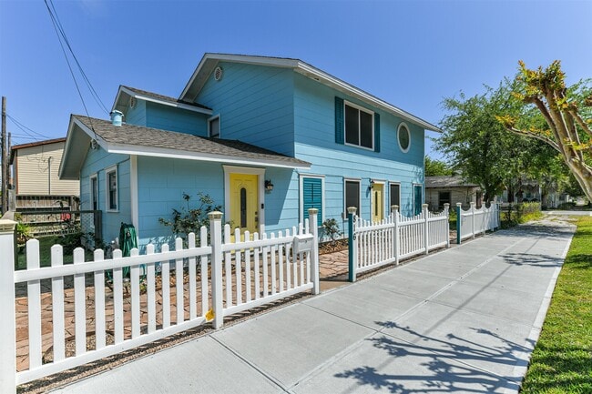 816 11th St in Galveston, TX - Building Photo - Building Photo
