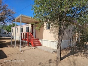 814 E McNeil Rd in Benson, AZ - Foto de edificio - Building Photo