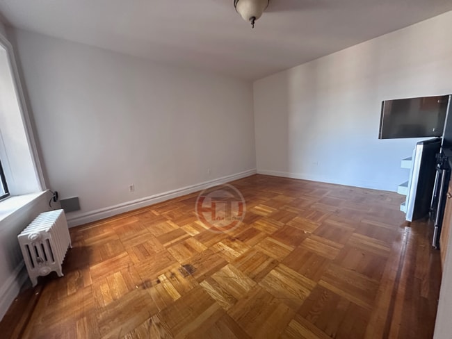 2860 Buhre Ave in Bronx, NY - Building Photo - Building Photo