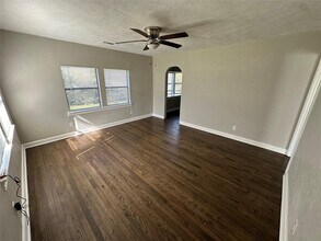 1210 Lindsey St in Denton, TX - Building Photo - Building Photo