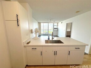 215 N King St in Honolulu, HI - Building Photo - Building Photo
