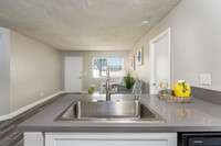 The Springs Apartments in Lancaster, CA - Foto de edificio - Interior Photo