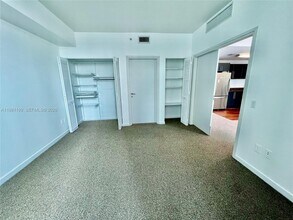 300 S Biscayne Blvd, Unit 2703 in Miami, FL - Foto de edificio - Building Photo