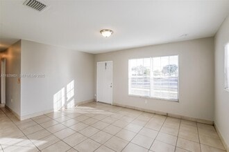 1231 NE 214th St in Miami, FL - Building Photo - Building Photo