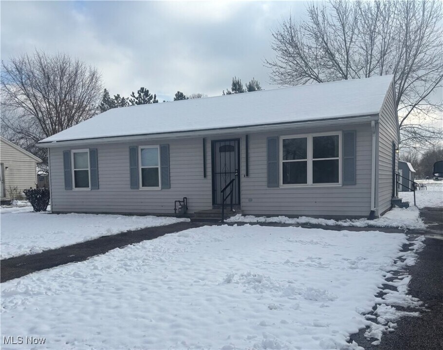 274 Haven Ave in Barberton, OH - Building Photo