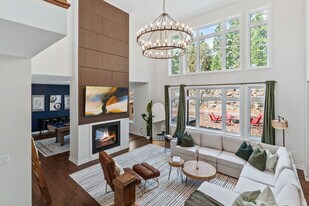 1081 Echo Hills Rd in Huntsville, ON - Building Photo