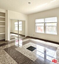 121 N Swall Dr in Beverly Hills, CA - Building Photo - Building Photo