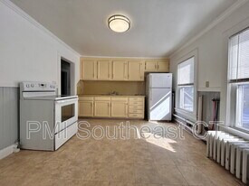 484 Pleasant St in Windham, CT - Building Photo