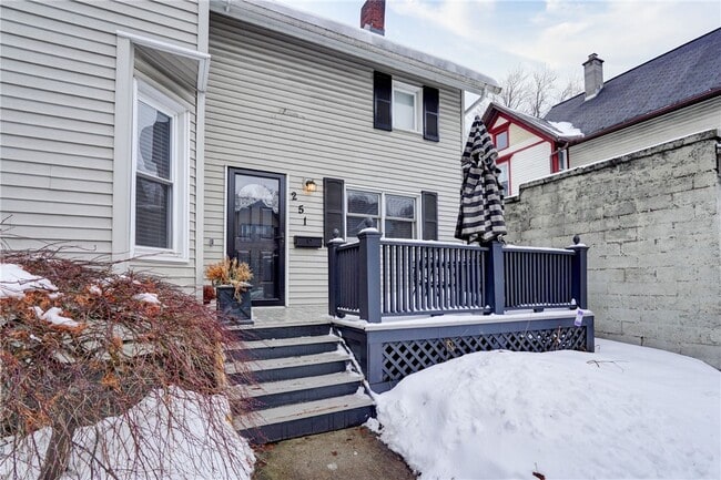 249 S Goodman St in Rochester, NY - Building Photo - Building Photo