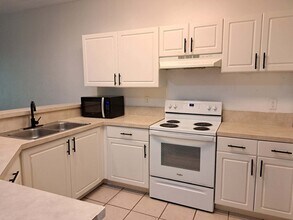 13200 W Newberry Rd, Unit #S104 in Newberry, FL - Foto de edificio - Building Photo