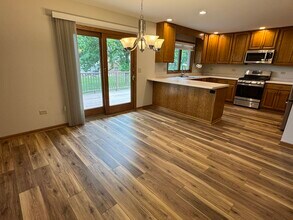 881 Glenmore Ct in Elgin, IL - Building Photo - Building Photo