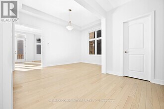 1039 Thompson Dr in Oshawa, ON - Building Photo - Building Photo