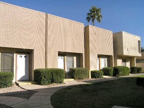 oreman in Glendale, AZ - Foto de edificio - Building Photo