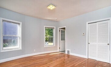 28 Moreland St in Somerville, MA - Building Photo - Building Photo